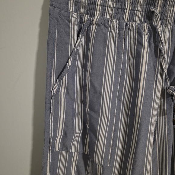 Abercrombie & Fitch Light Blue Striped Wide Leg Pants - Picture 3 of 11